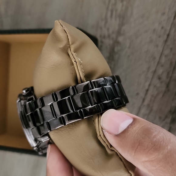 GUESS BROZED WATCH BNWOT - Picture 3 of 6